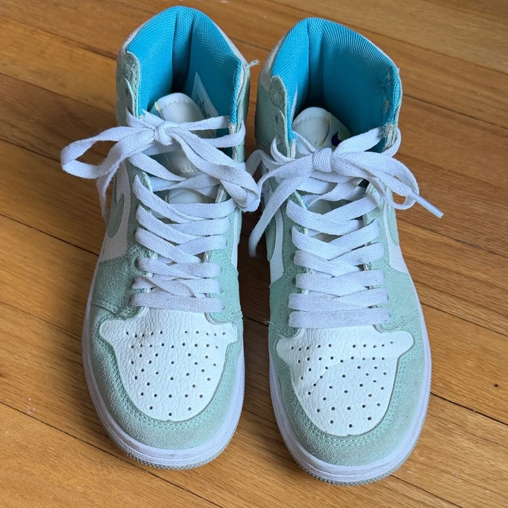 SP 19 Air Jordan 1 High-Top OG Sneakers in Mint and White - Picture 2 of 8
